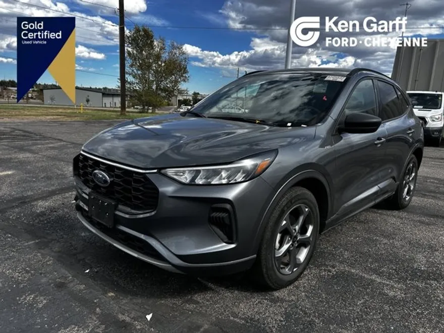 2023 Ford Escape ST-Line photo 1