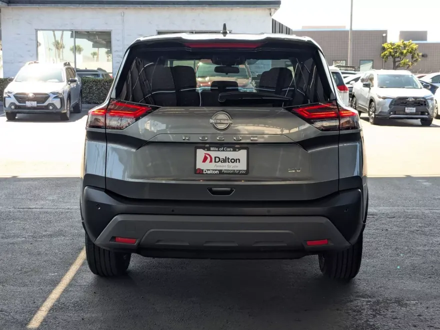 2023 Nissan Rogue SV photo 1