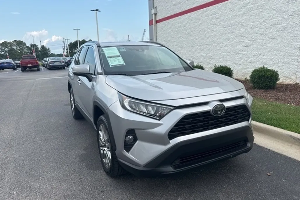2019 Toyota RAV4 XLE Premium photo 1