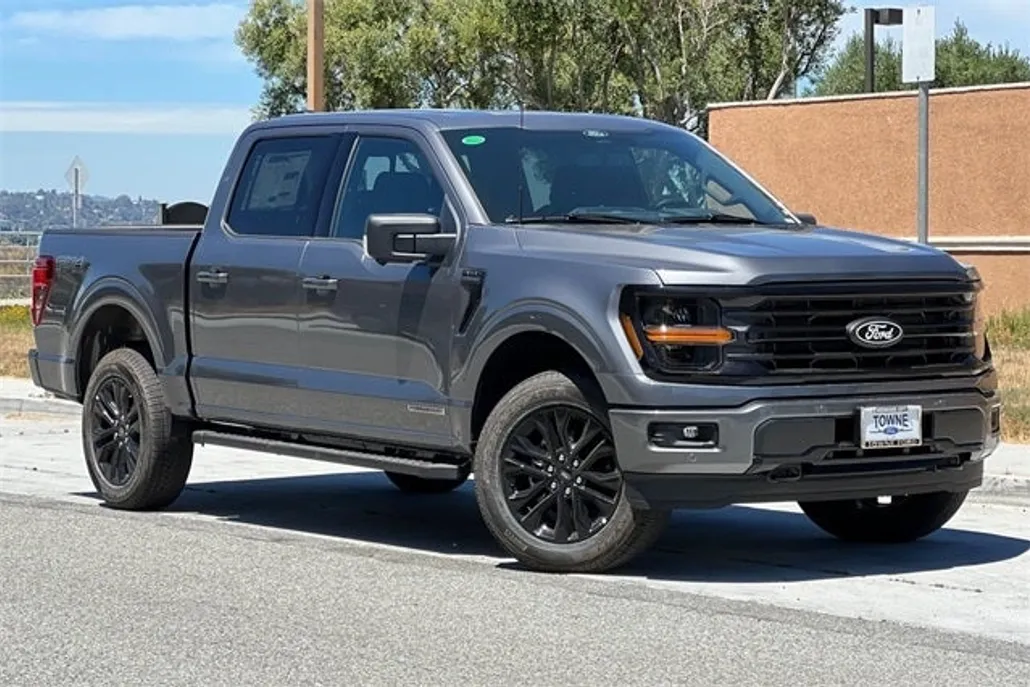 2025 Ford F-150 XLT photo 1