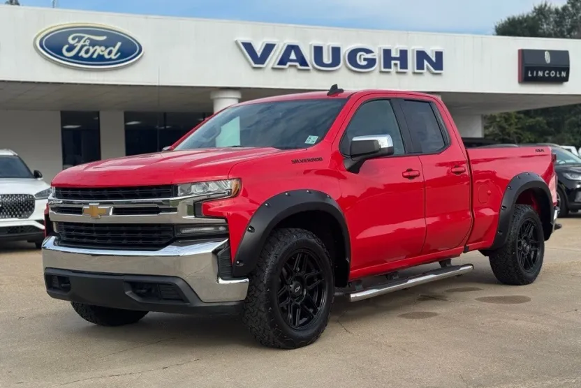 2020 Chevrolet Silverado 1500 LT photo 1