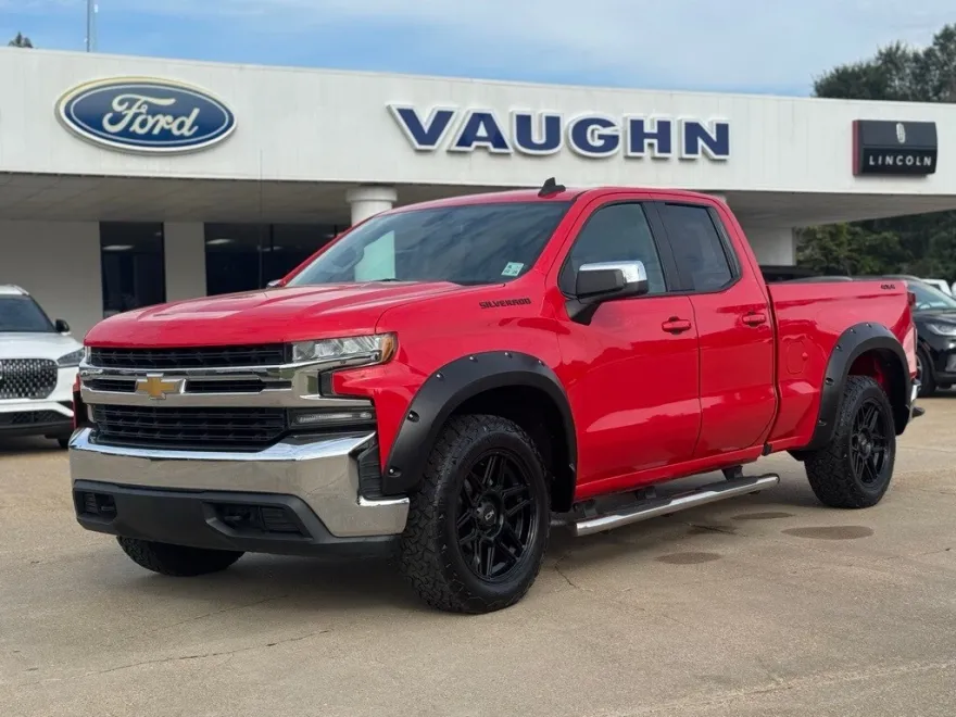 2020 Chevrolet Silverado 1500 LT photo 1