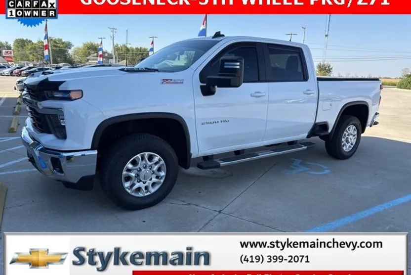 2024 Chevrolet Silverado LT photo 1