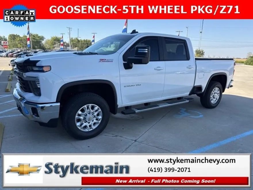 2024 Chevrolet Silverado LT photo 1