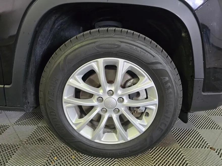 2021 Jeep Cherokee Latitude photo 1