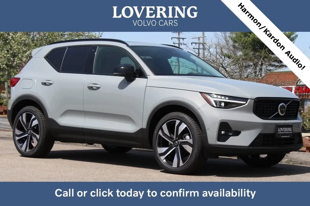2025 Volvo XC40 photo 1