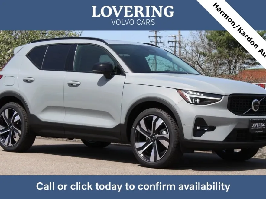 2025 Volvo XC40 photo 1