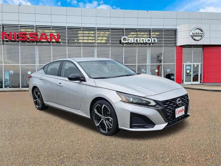 2024 Nissan Altima 2.5 SR photo 1