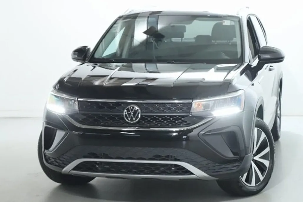 2022 Volkswagen Taos SE photo 1