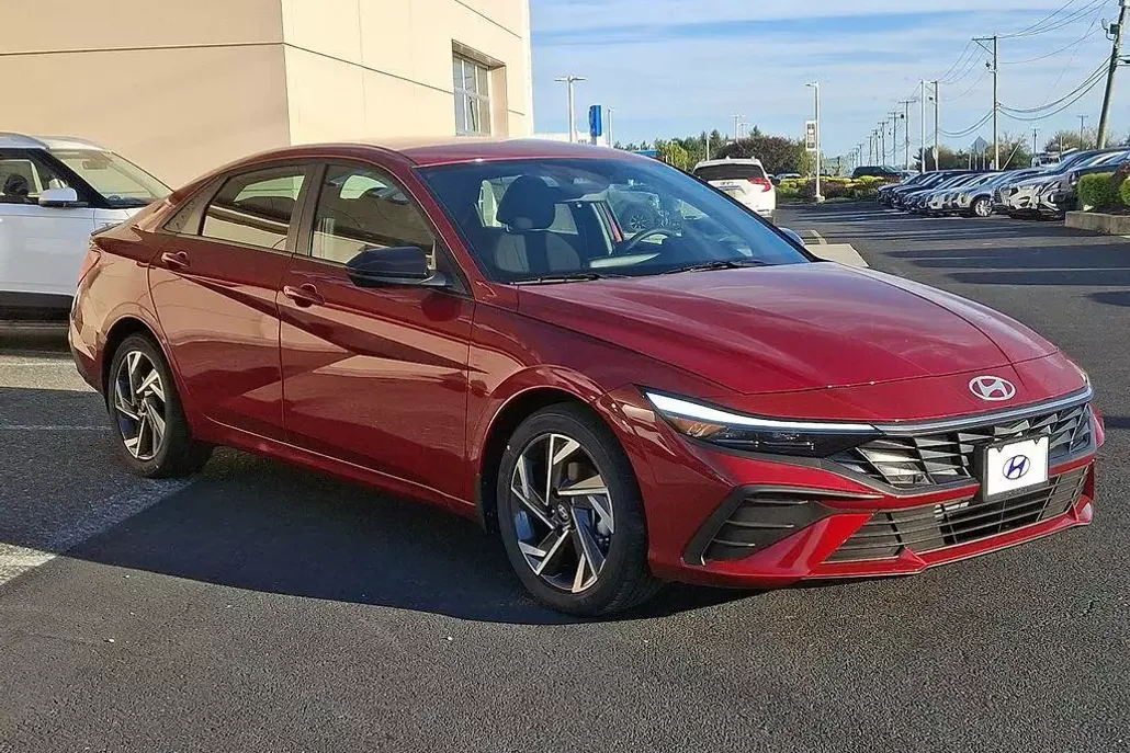 2025 Hyundai Elantra SEL Sport photo 1