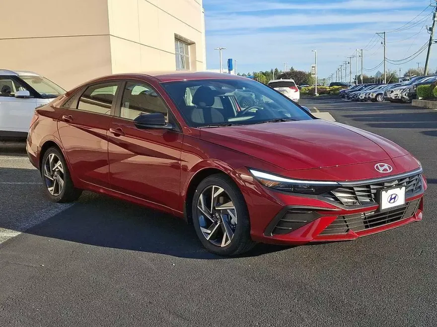 2025 Hyundai Elantra SEL Sport photo 1