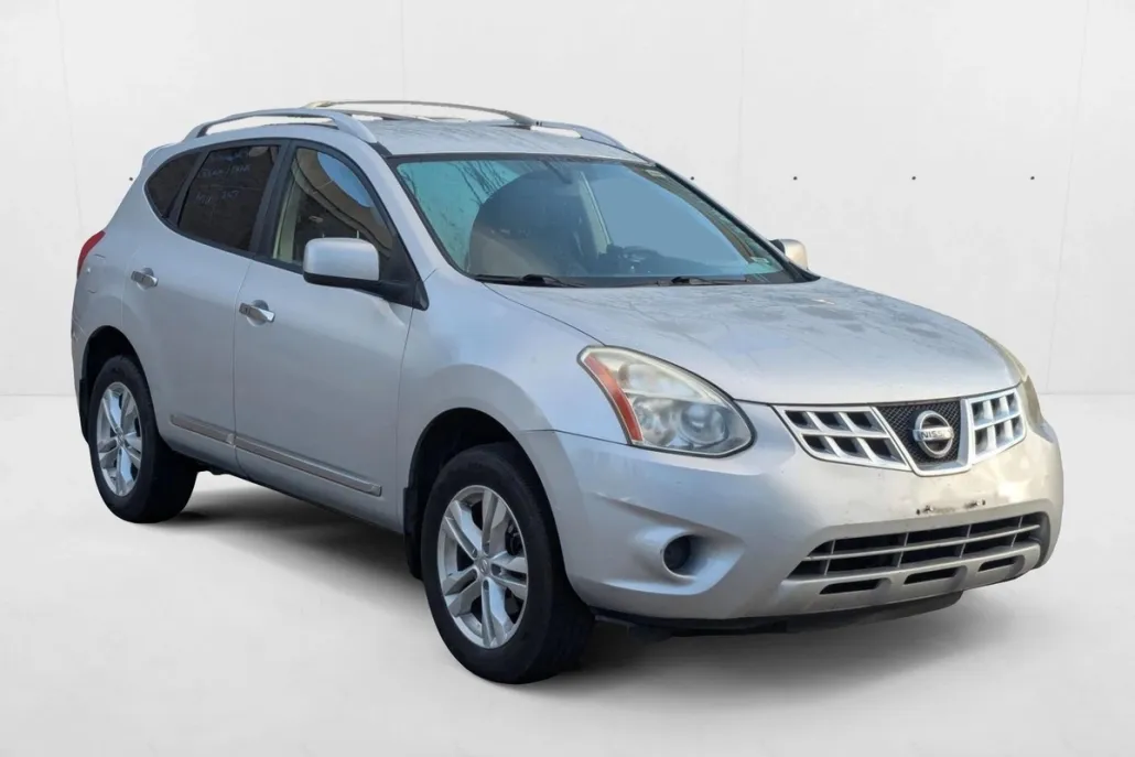 2013 Nissan Rogue SV photo 1