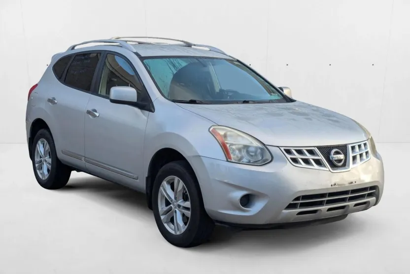 2013 Nissan Rogue SV photo 1