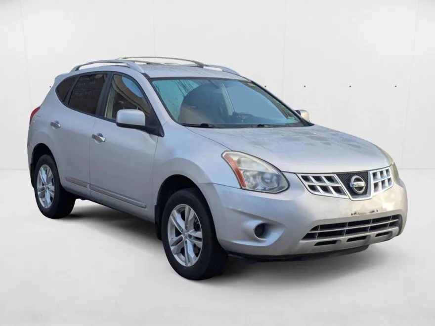 2013 Nissan Rogue SV photo 1