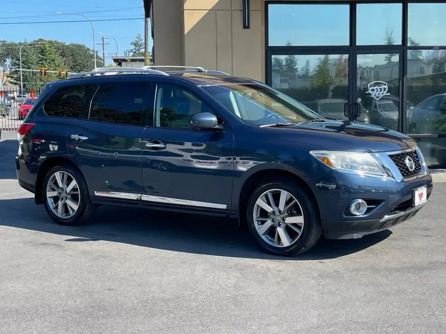 2014 Nissan Pathfinder Platinum photo 1