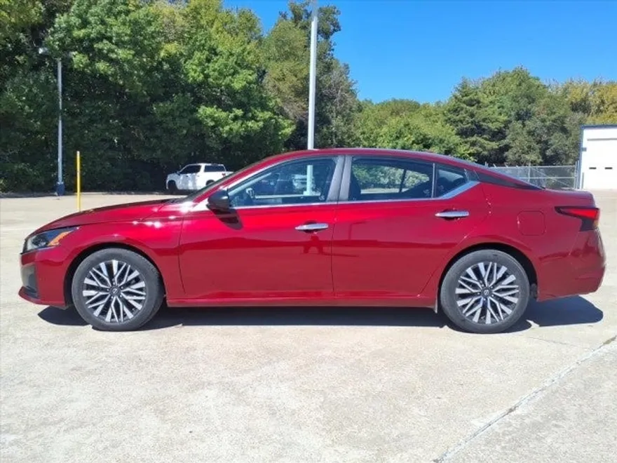 2024 Nissan Altima 2.5 SV photo 1