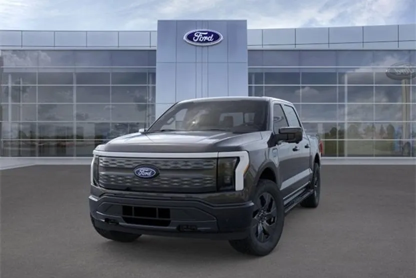 2025 Ford F-150 Lightning Lariat photo 1