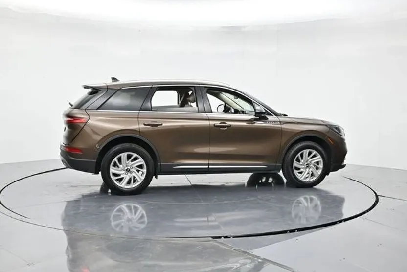 2022 Lincoln Corsair Standard photo 1