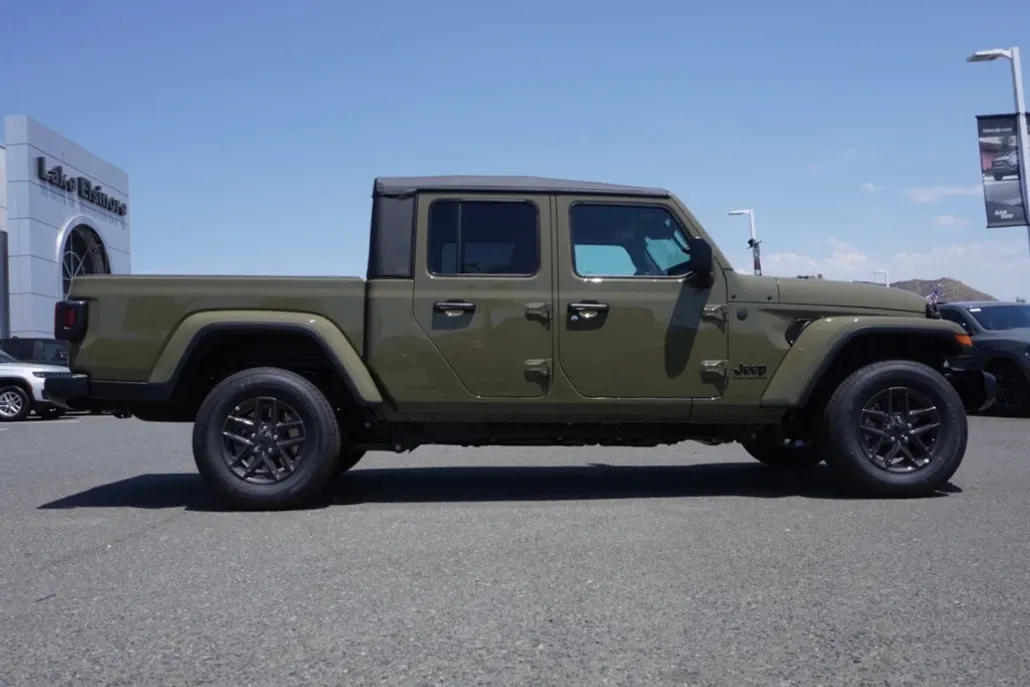 2025 Jeep Gladiator Sport photo 1