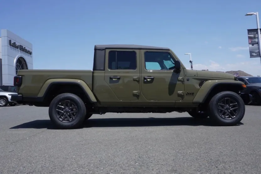 2025 Jeep Gladiator Sport photo 1