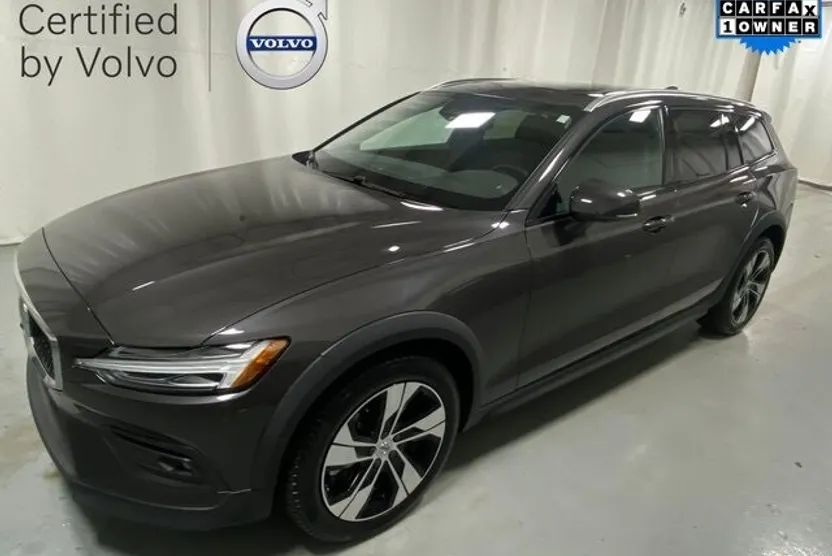 2024 Volvo V60 Cross Country B5 Plus photo 1