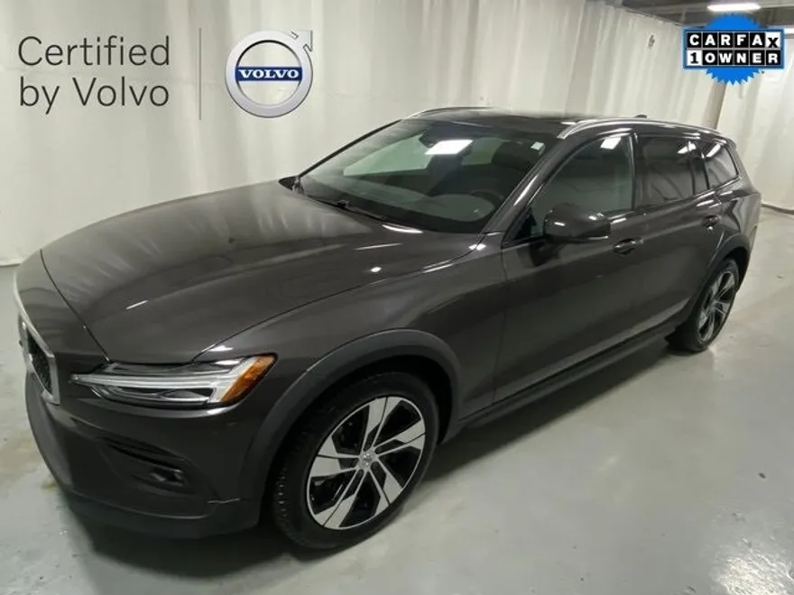 2024 Volvo V60 Cross Country B5 Plus photo 1
