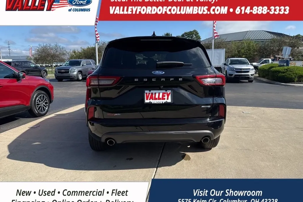 2023 Ford Escape ST-Line photo 1