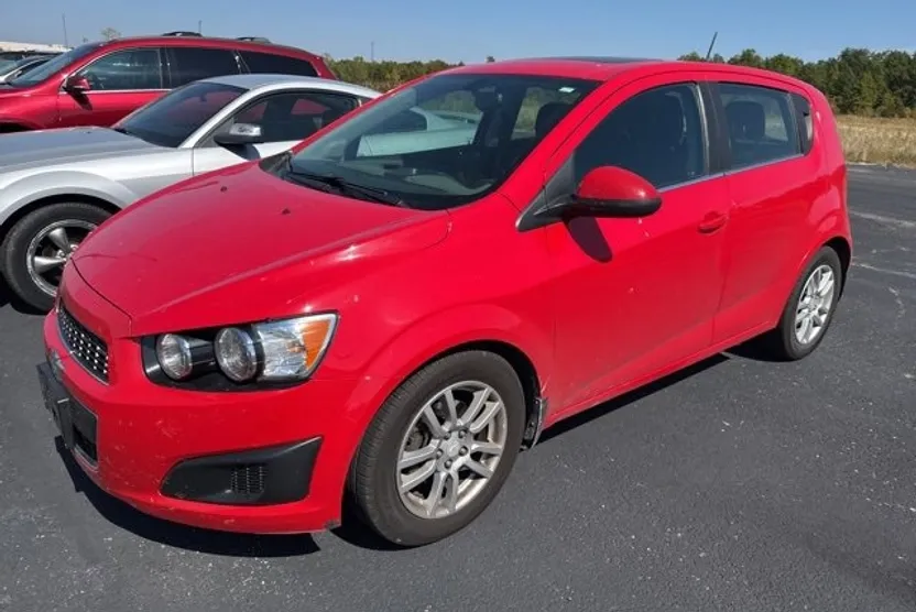 2016 Chevrolet Sonic LT photo 1