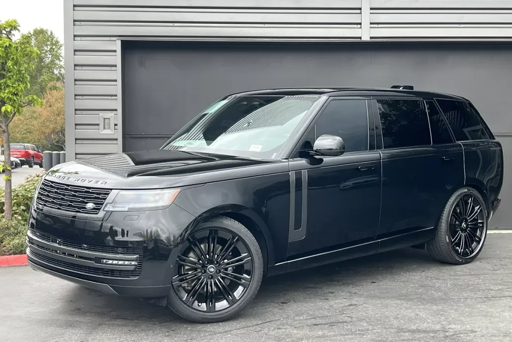 2025 Land Rover Range Rover SE photo 1