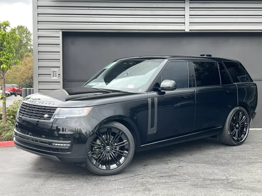 2025 Land Rover Range Rover SE photo 1