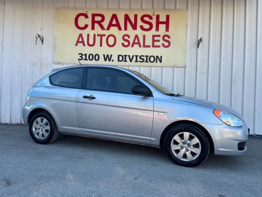 2009 Hyundai Accent GS photo 1