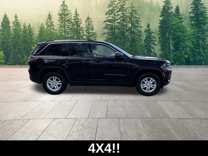 2023 Jeep Grand Cherokee Laredo photo 1