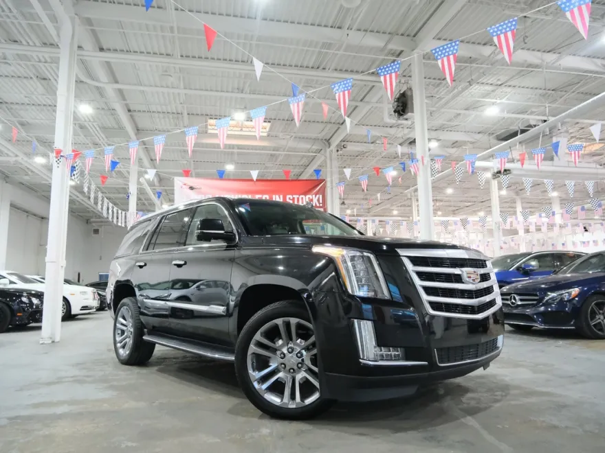 2016 Cadillac Escalade Luxury photo 1