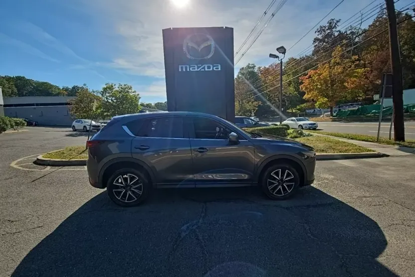 2017 Mazda CX-5 Grand Touring photo 1