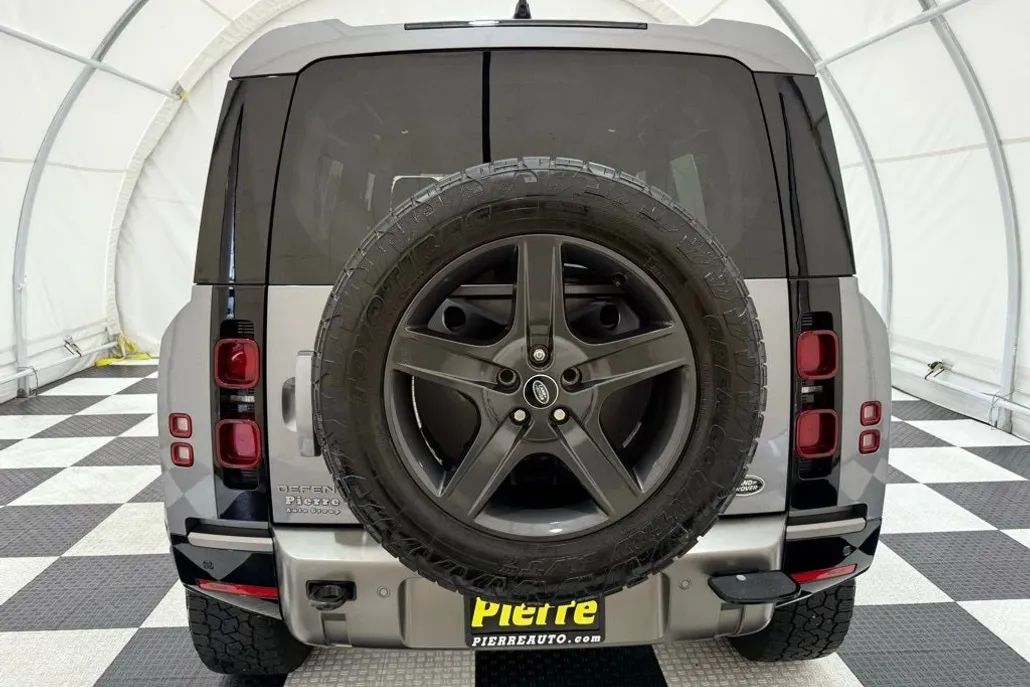 2022 Land Rover Defender 110 X-Dynamic SE photo 1