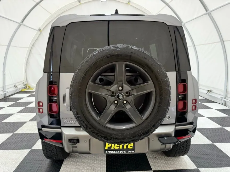 2022 Land Rover Defender 110 X-Dynamic SE photo 1