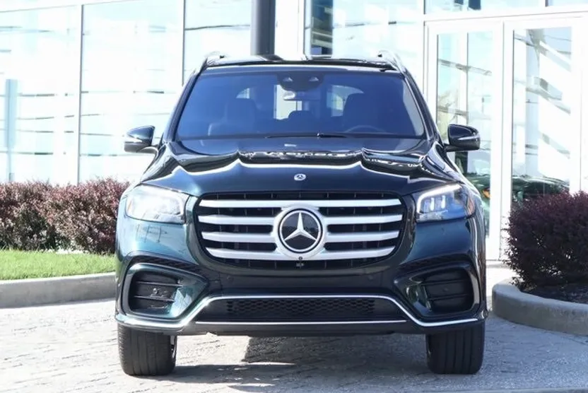 2024 Mercedes Benz GLS 450 4MATIC photo 1