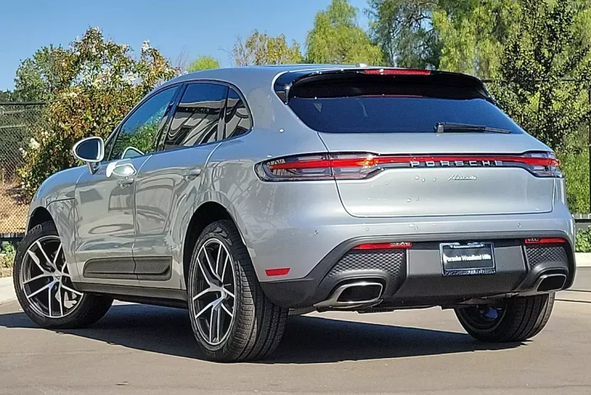 2025 Porsche Macan T photo 1