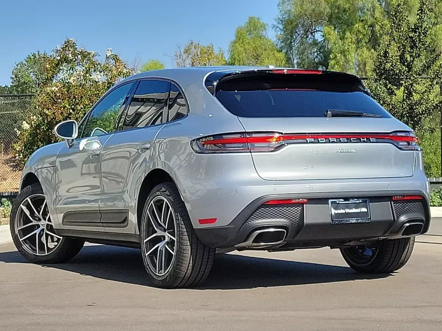 2025 Porsche Macan T photo 1
