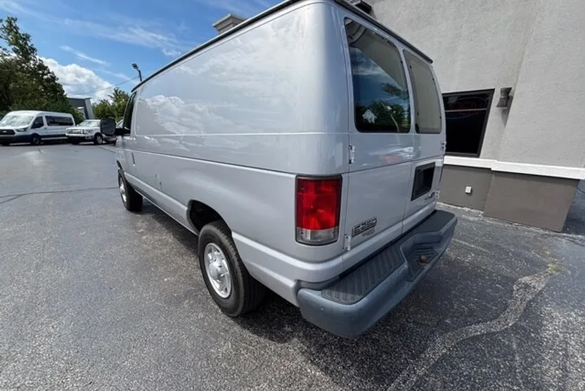 2014 Ford E-250 Cargo photo 1