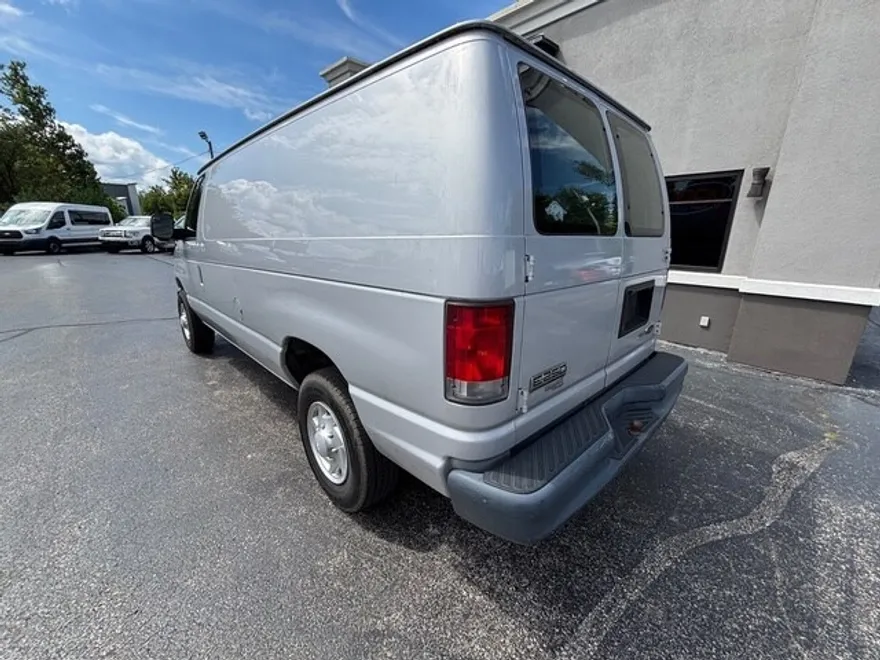 2014 Ford E-250 Cargo photo 1