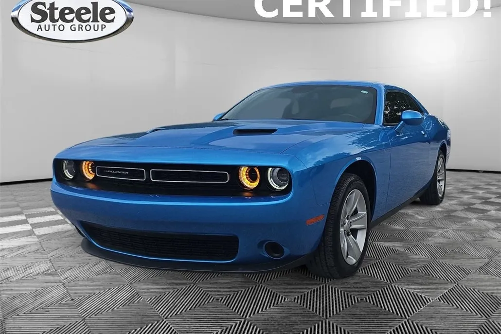 2023 Dodge Challenger SXT photo 1