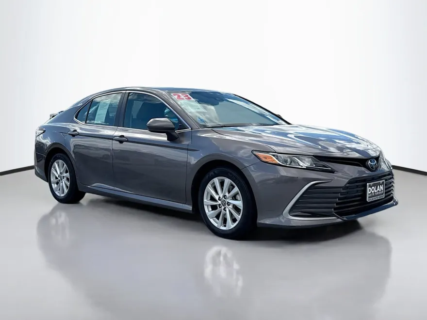 2023 Toyota Camry LE photo 1