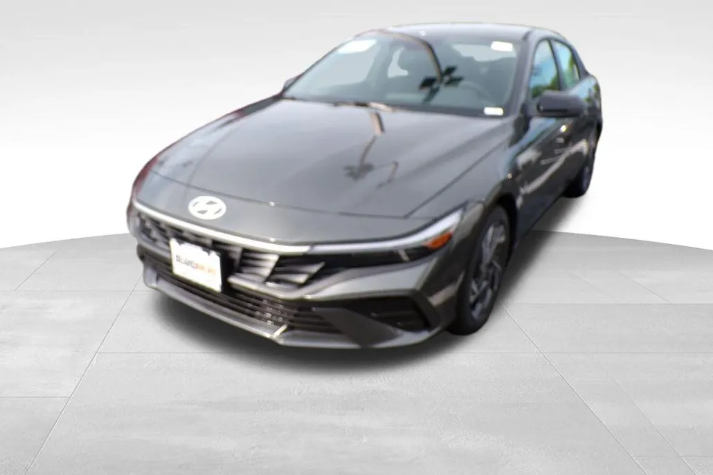 2025 Hyundai Elantra SEL Sport photo 1