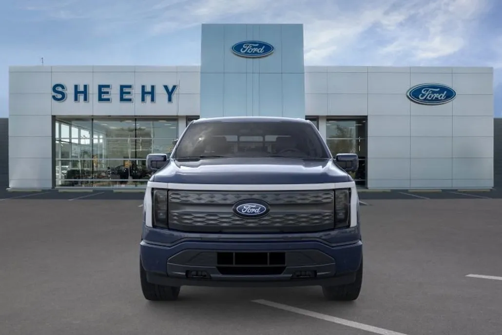2025 Ford F-150 Lightning Lariat photo 1