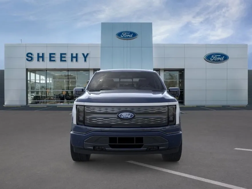 2025 Ford F-150 Lightning Lariat photo 1