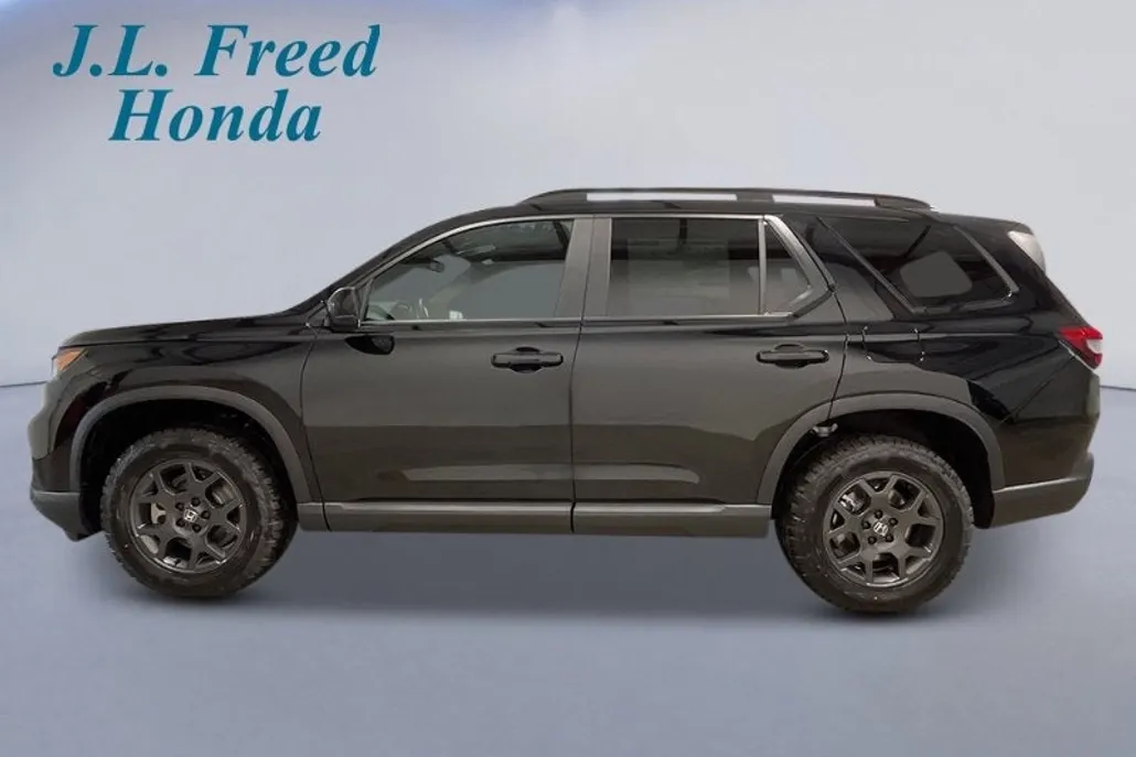 2025 Honda Pilot TrailSport photo 1