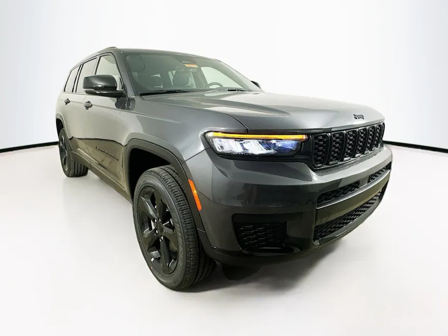 2025 Jeep Grand Cherokee Laredo Altitude X photo 1
