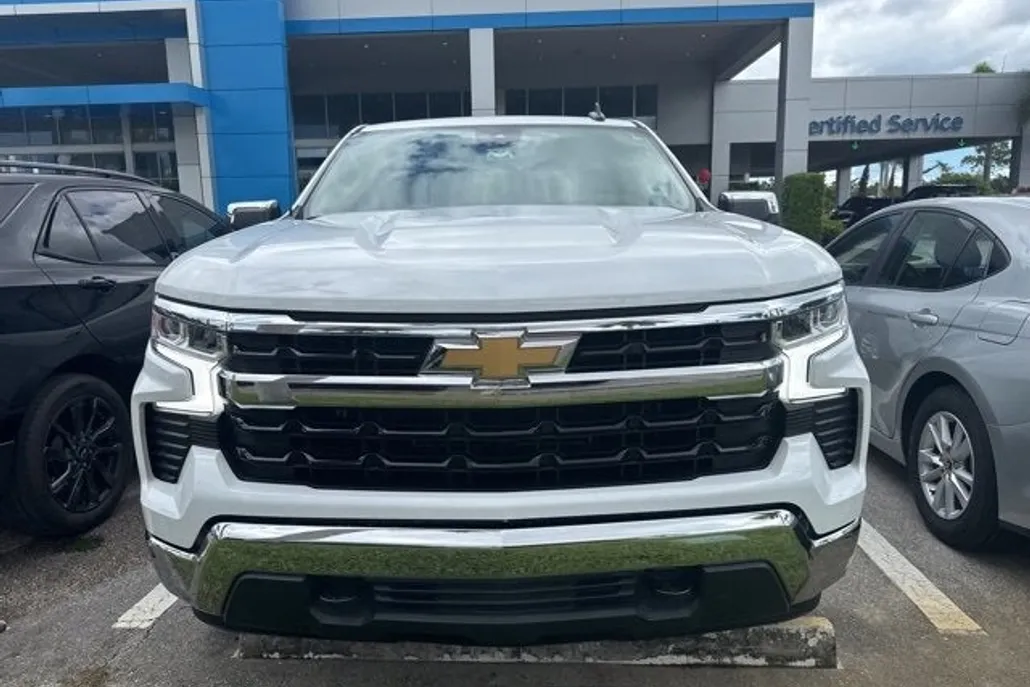 2022 Chevrolet Silverado 1500 LT photo 1