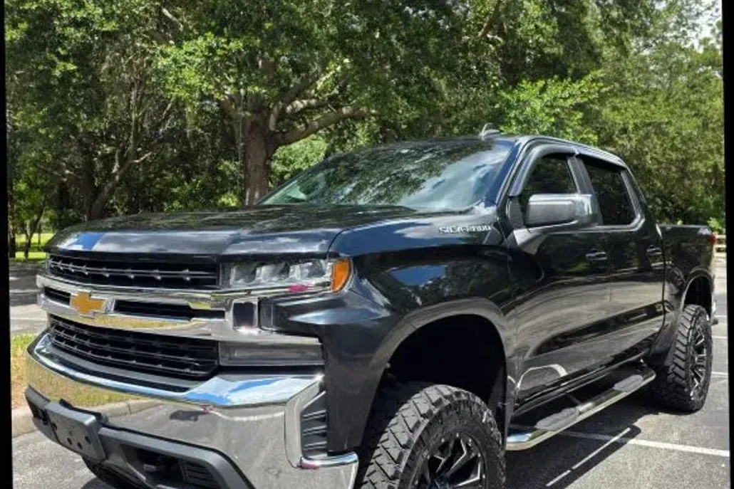 2020 Chevrolet Silverado 1500 LT photo 1